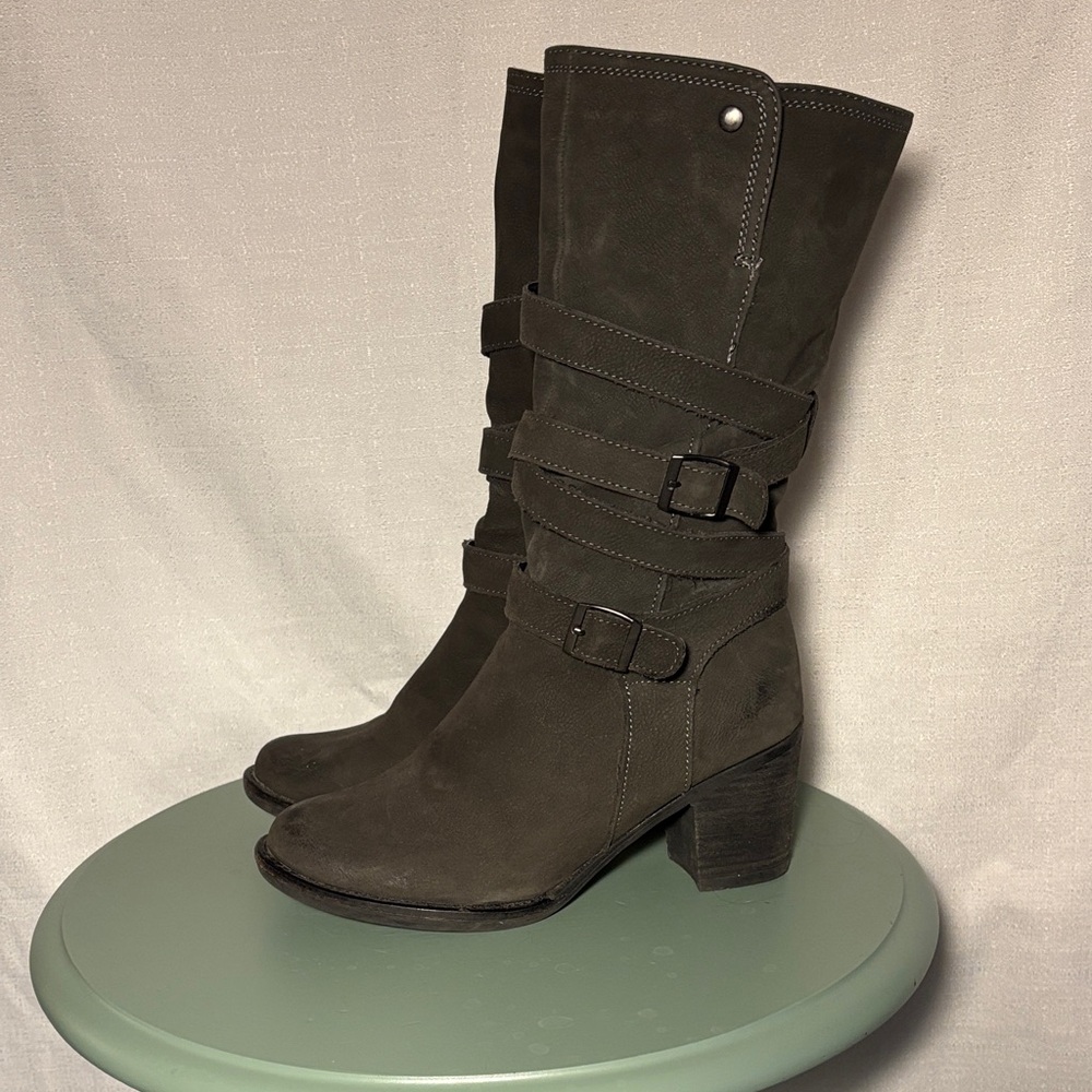 Women's Suede Mid-Calf Heeled Boots in Dark Grey